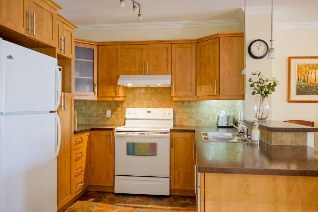 Cuisine - 15756 Rue Notre-Dame E., Montréal (Rivière-Des-Prairies/Pointe-Aux-Trembles), QC - Indoor Photo Showing Kitchen With Double Sink
