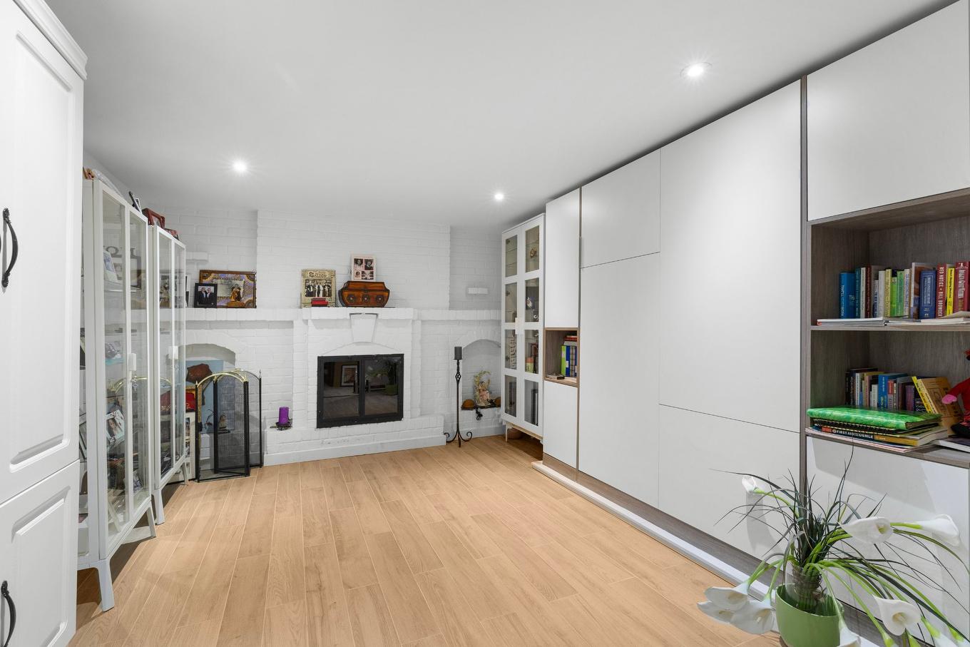 Playroom - 620 Av. Mitchell, Mont-Royal, QC - Indoor Photo Showing Other Room With Fireplace