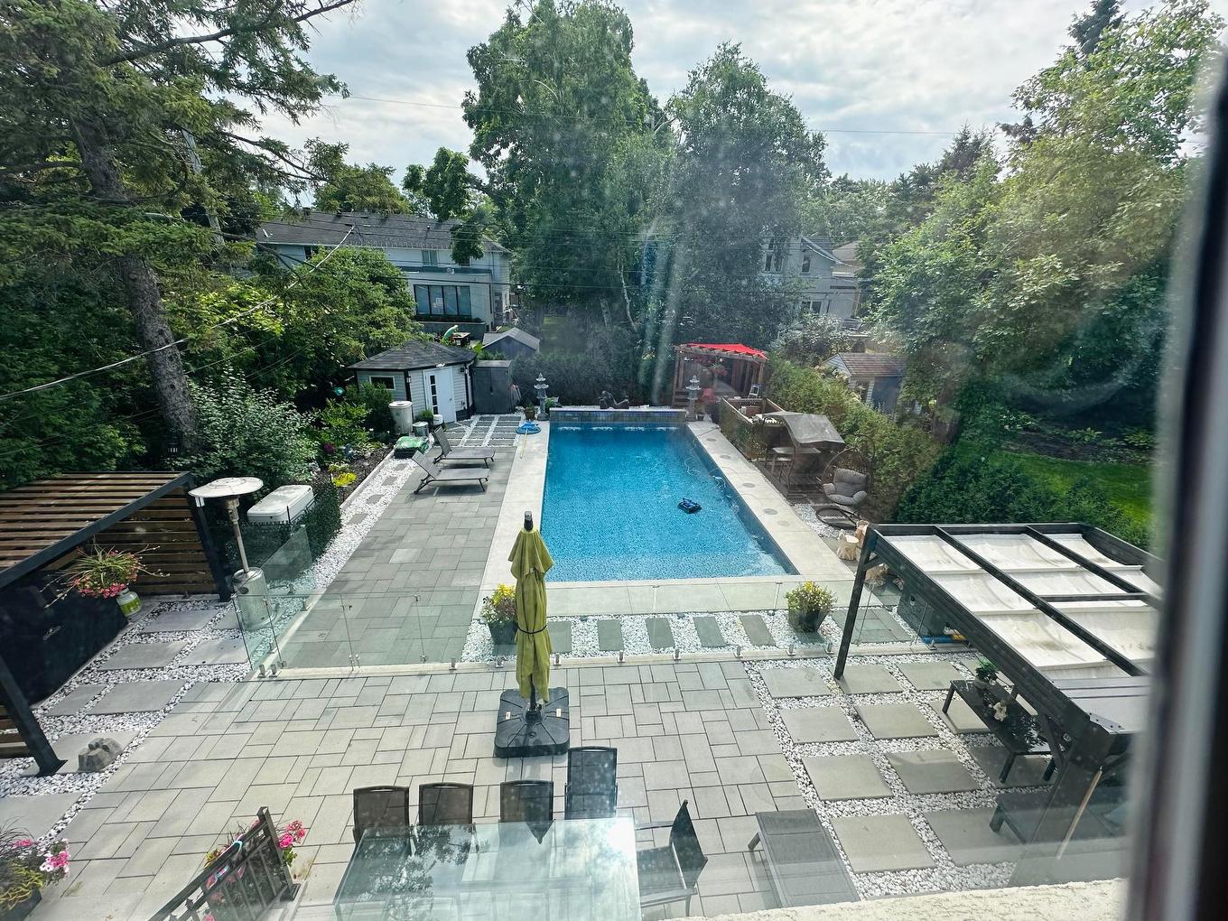 Garden - 620 Av. Mitchell, Mont-Royal, QC - Outdoor With In Ground Pool