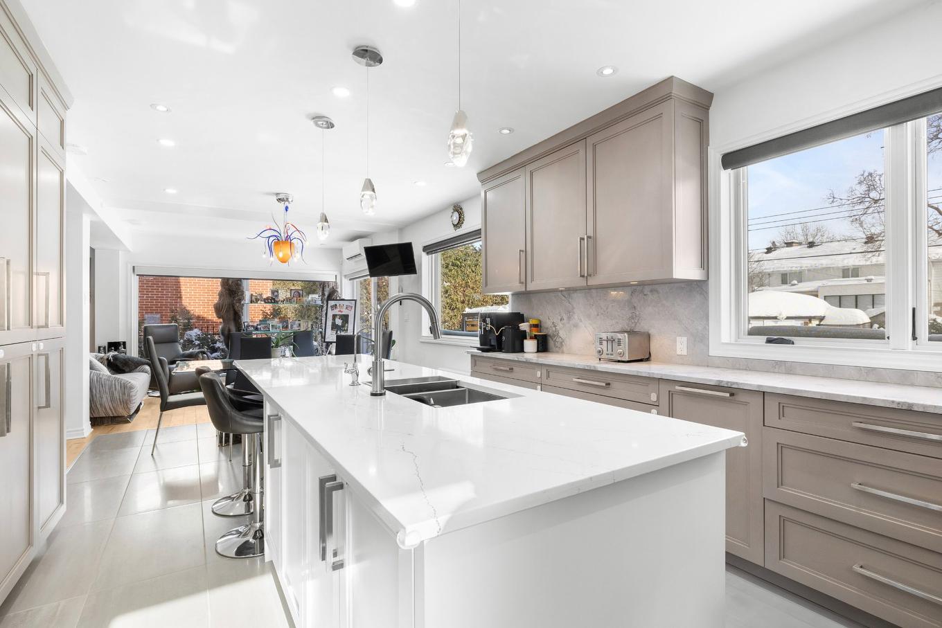 Kitchen - 620 Av. Mitchell, Mont-Royal, QC - Indoor Photo Showing Kitchen With Double Sink With Upgraded Kitchen