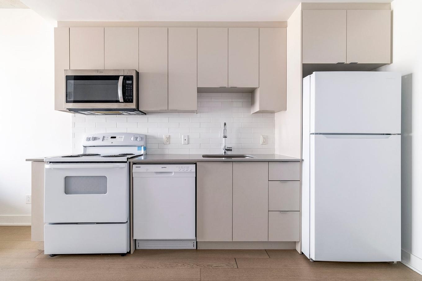 Cuisine - 607-1700 Rue Viola-Desmond, Montréal (Lasalle), QC - Indoor Photo Showing Kitchen