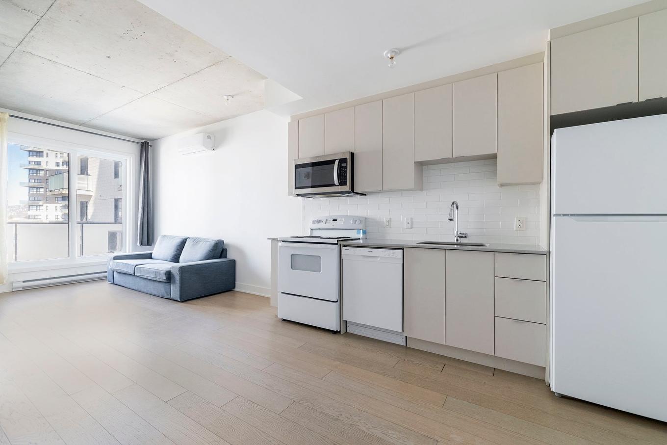 Cuisine - 607-1700 Rue Viola-Desmond, Montréal (Lasalle), QC - Indoor Photo Showing Kitchen