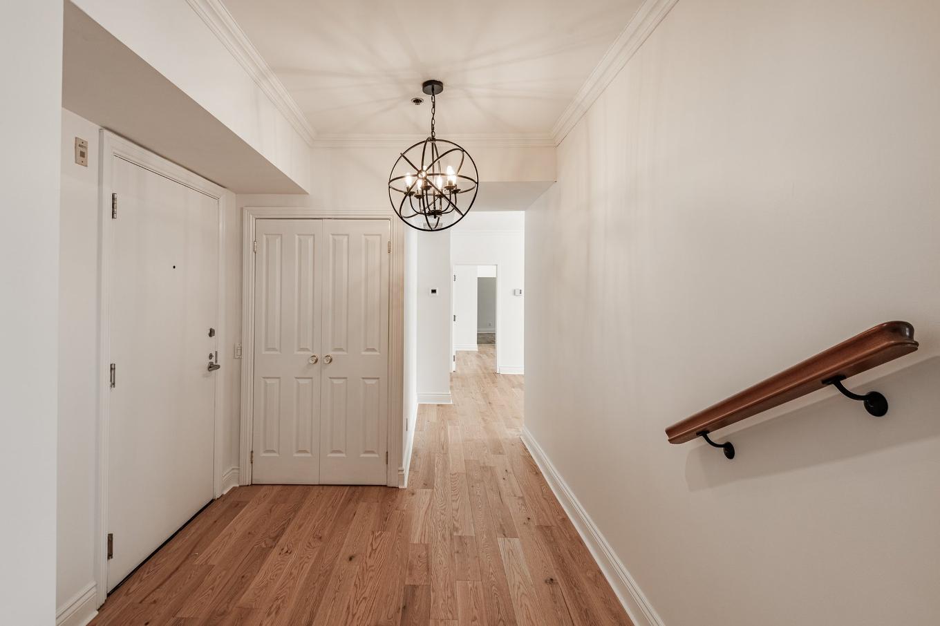 Hall d'entrée/Vestibule - 606-30 Ch. Bates, Montréal (Outremont), QC - Indoor Photo Showing Other Room