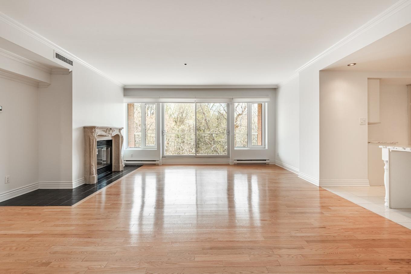 Salon - 606-30 Ch. Bates, Montréal (Outremont), QC - Indoor Photo Showing Other Room With Fireplace