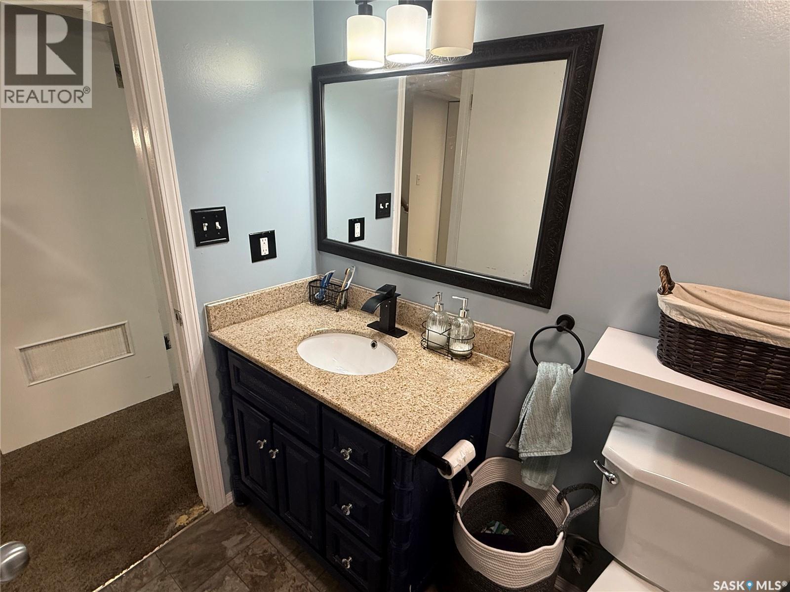 20 Scott Crescent, Weyburn, SK - Indoor Photo Showing Bathroom