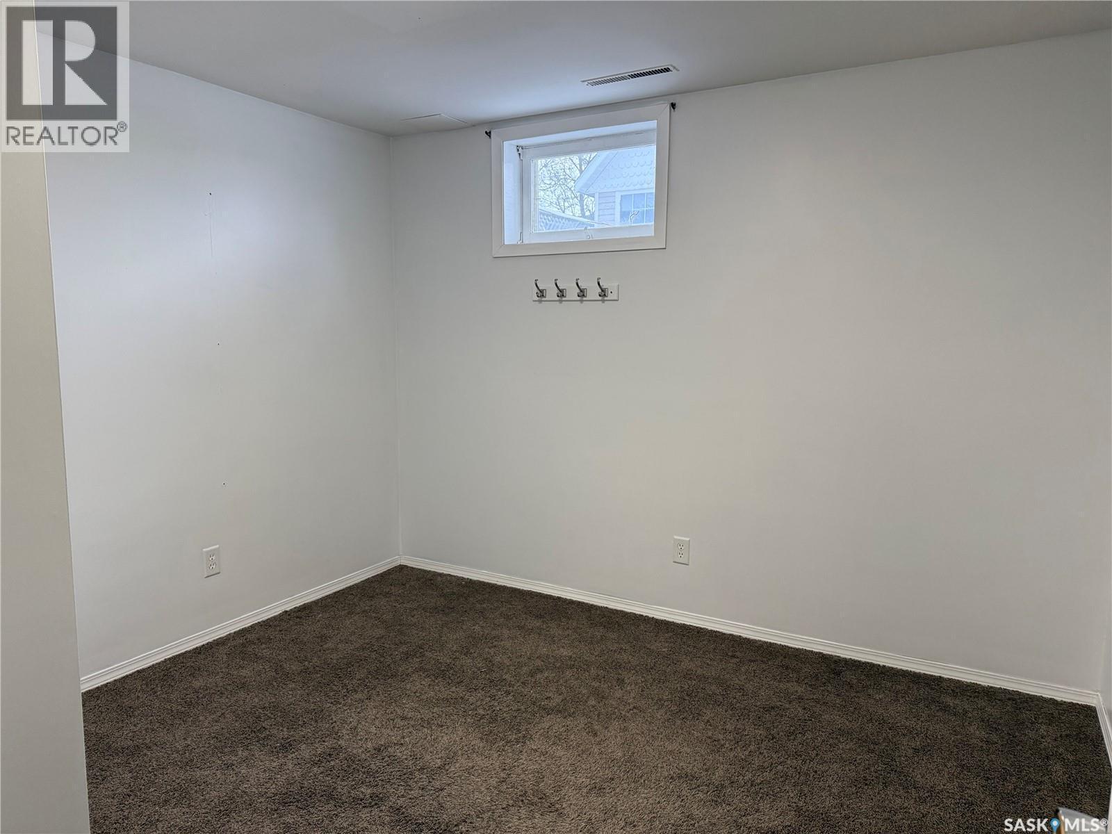 20 Scott Crescent, Weyburn, SK - Indoor Photo Showing Other Room