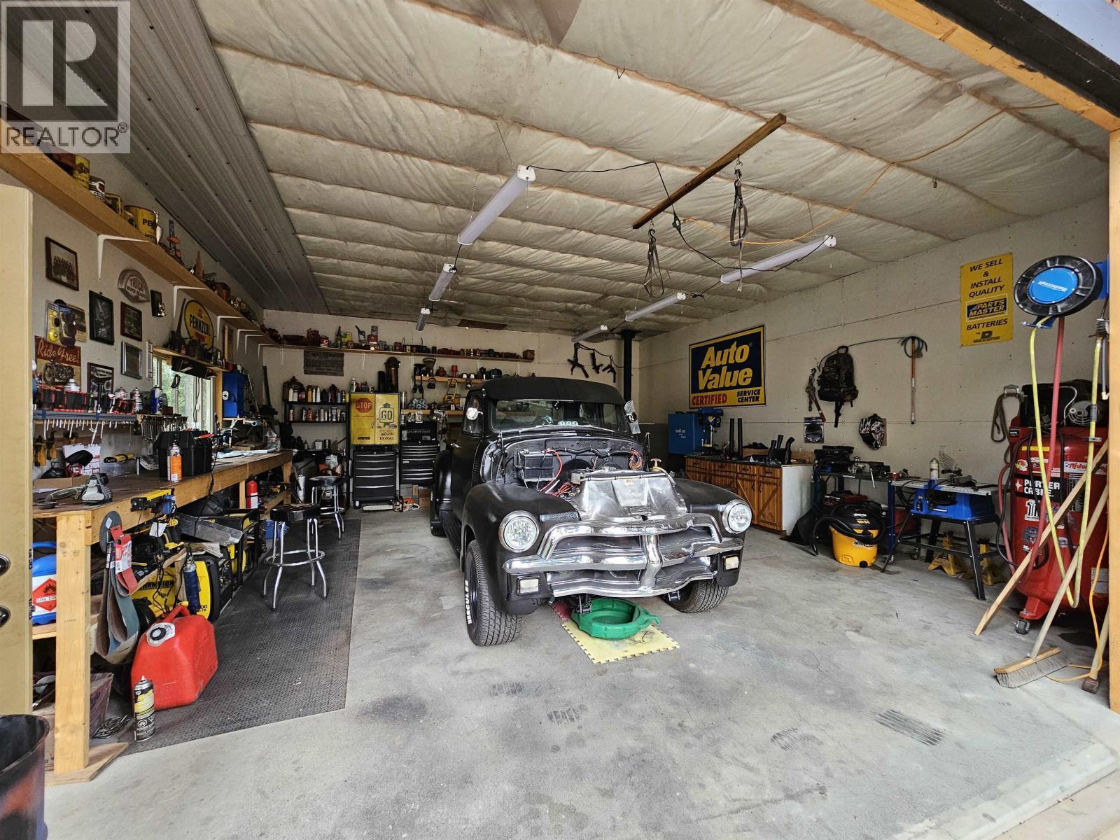 4884 Kitwanga Drive, 108 Mile Ranch, BC - Indoor Photo Showing Garage