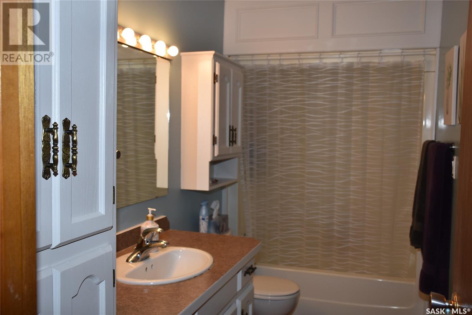 119 Dewdney Street, Indian Head, SK - Indoor Photo Showing Bathroom