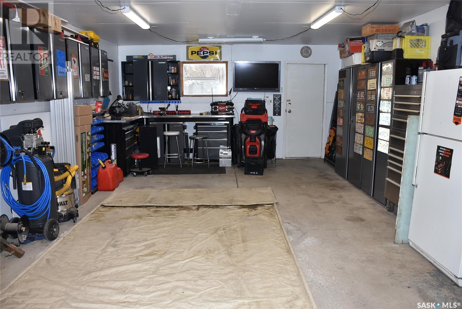 119 Dewdney Street, Indian Head, SK - Indoor Photo Showing Garage