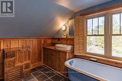 Soaker tub & sink in Ensuite -