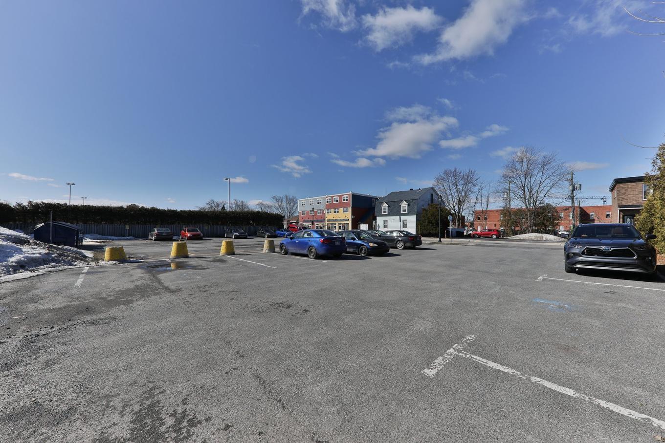 Stationnement - 255 - 265 Rue Petrozza, Chambly, QC - Outdoor