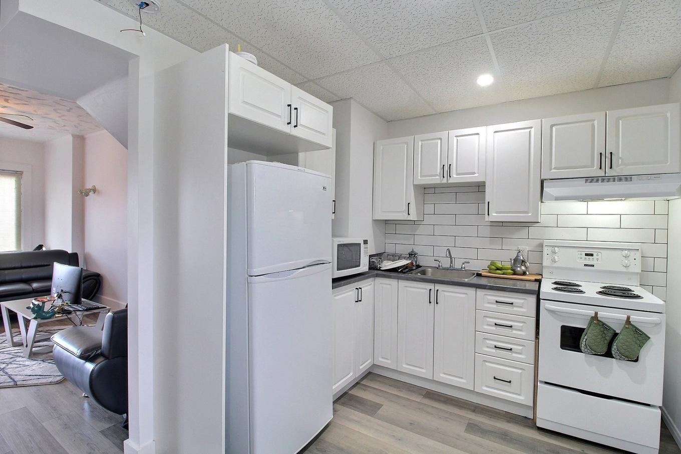 Vue d'ensemble - 168 Av. Perrault, Val-D'Or, QC - Indoor Photo Showing Kitchen