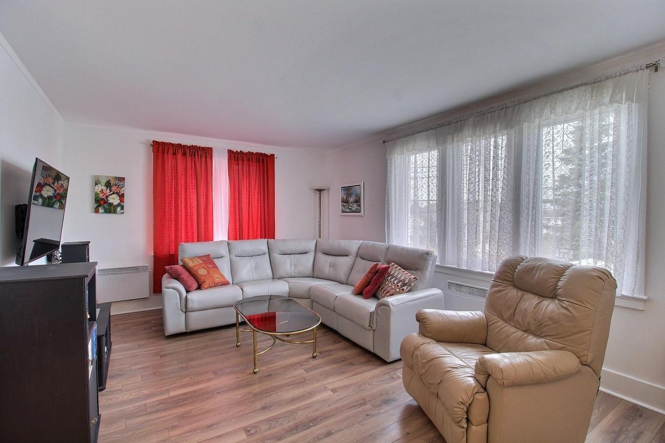Salon - 168 Av. Perrault, Val-D'Or, QC - Indoor Photo Showing Living Room