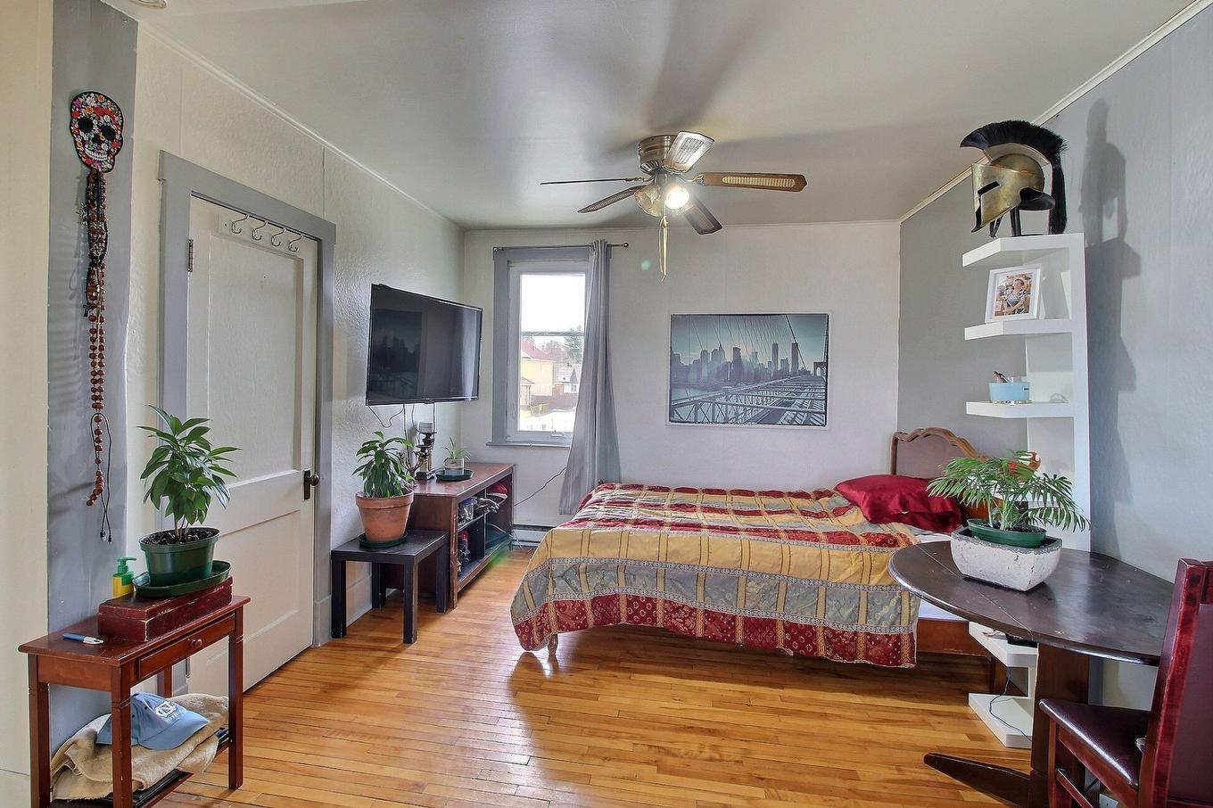 Salon - 168 Av. Perrault, Val-D'Or, QC - Indoor Photo Showing Bedroom