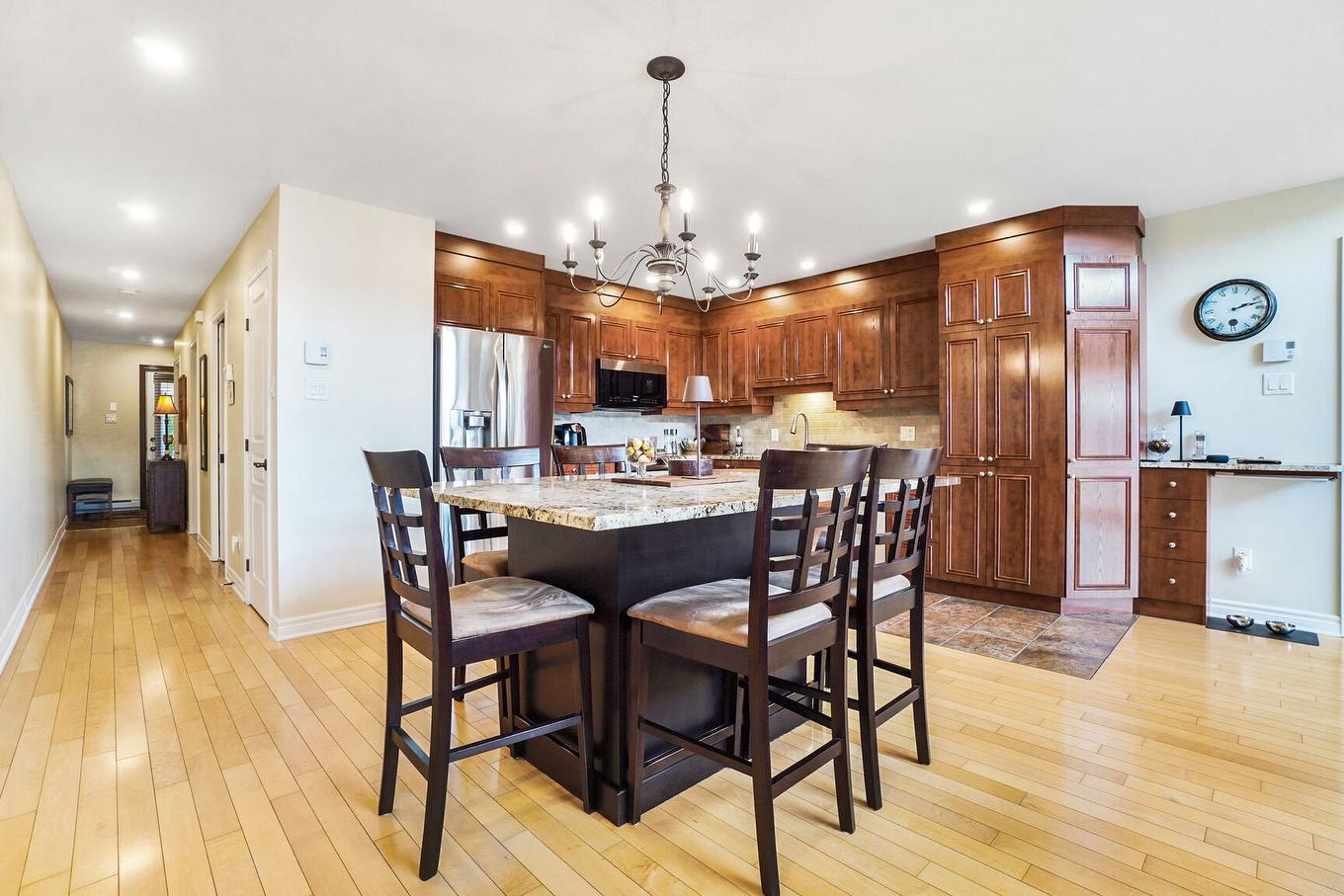 Kitchen - 11-36 Ch. Du Tour-Du-Lac, Sainte-Agathe-Des-Monts, QC - Indoor Photo Showing Dining Room