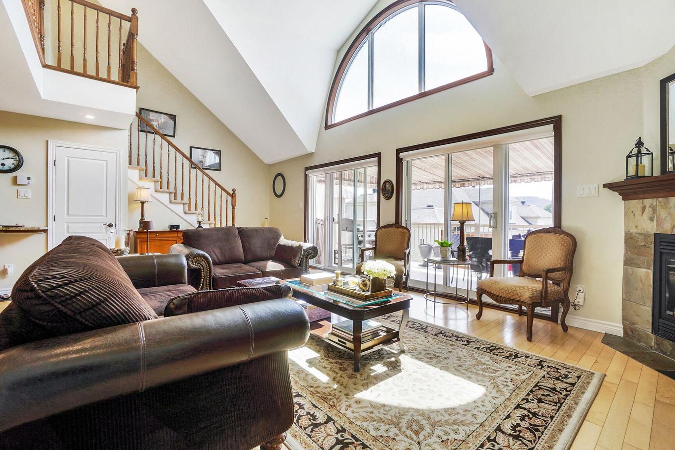 Living room - 11-36 Ch. Du Tour-Du-Lac, Sainte-Agathe-Des-Monts, QC - Indoor Photo Showing Living Room With Fireplace