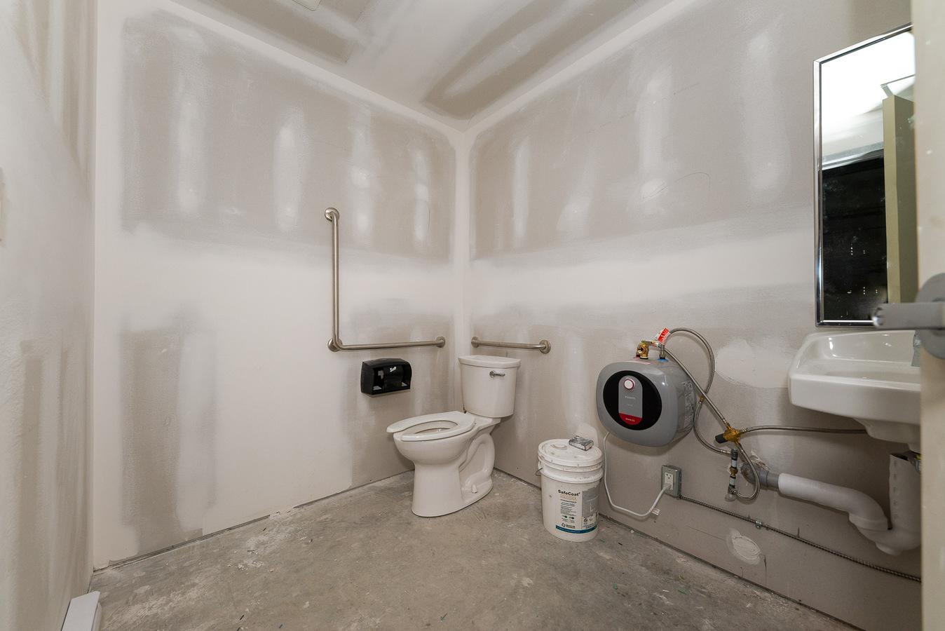 326-4342 West Shore Pkwy, Langford, BC