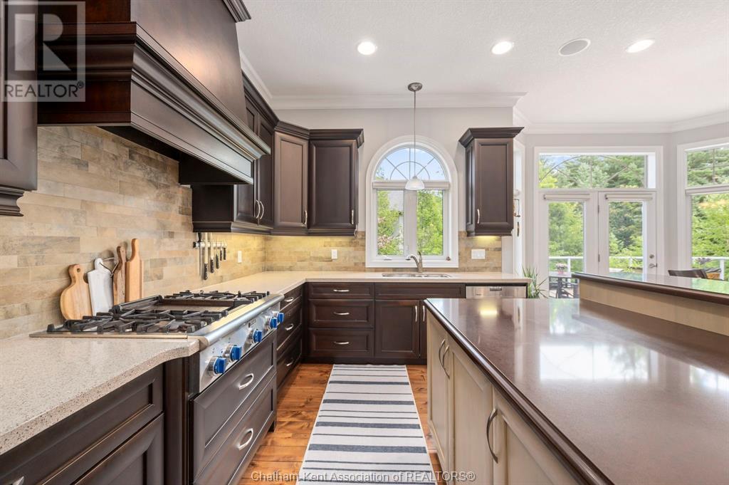 1465 Shore Road, London, ON - Indoor Photo Showing Kitchen With Upgraded Kitchen