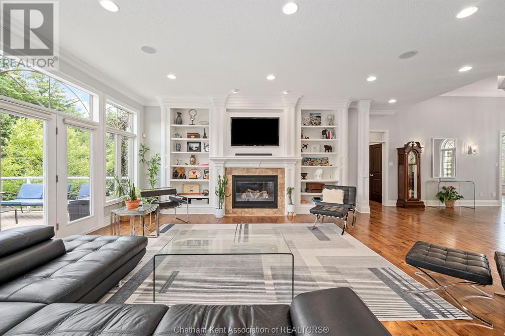 1465 Shore Road, London, ON - Indoor Photo Showing Living Room With Fireplace