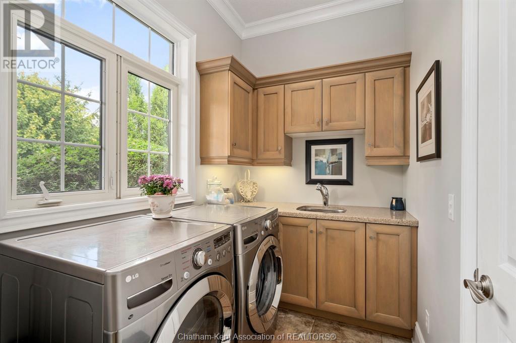 1465 Shore Road, London, ON - Indoor Photo Showing Laundry Room