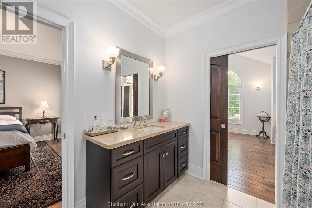 1465 Shore Road, London, ON - Indoor Photo Showing Bathroom