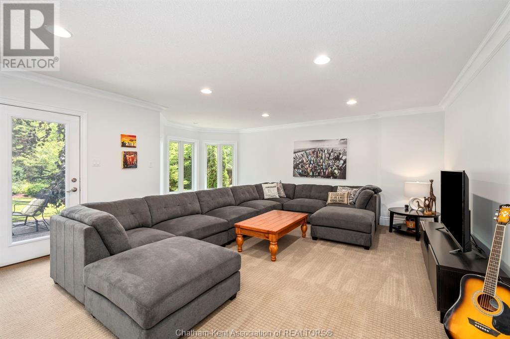 1465 Shore Road, London, ON - Indoor Photo Showing Living Room