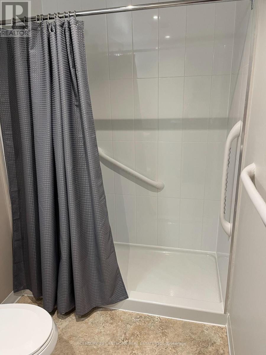 332 - 259 Hillcroft Street, Oshawa (O'Neill), ON - Indoor Photo Showing Bathroom