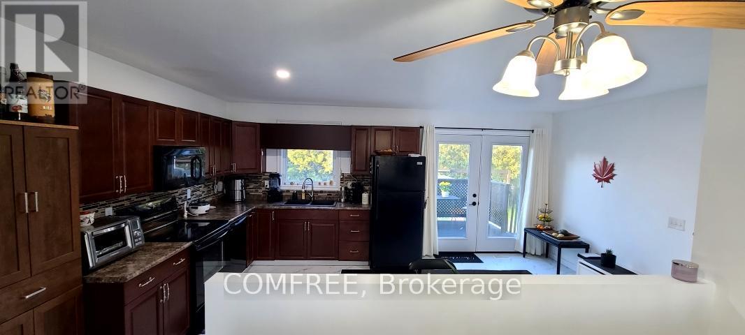 14 Wellington Avenue, Southwest Middlesex (Appin), ON - Indoor Photo Showing Kitchen