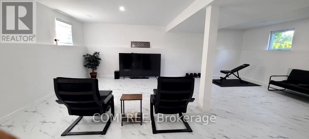 14 Wellington Avenue, Southwest Middlesex (Appin), ON - Indoor Photo Showing Other Room