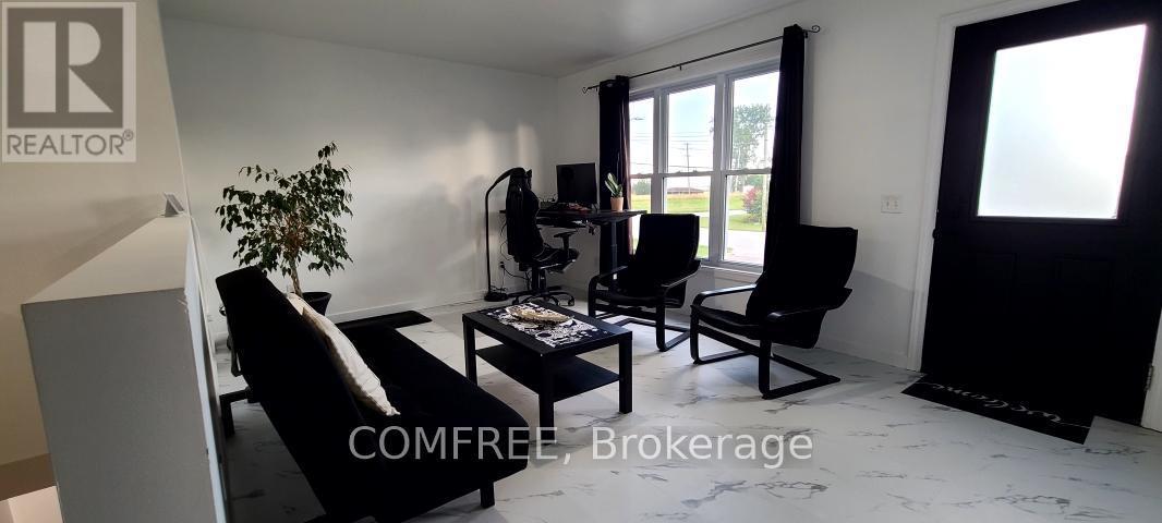 14 Wellington Avenue, Southwest Middlesex (Appin), ON - Indoor Photo Showing Other Room