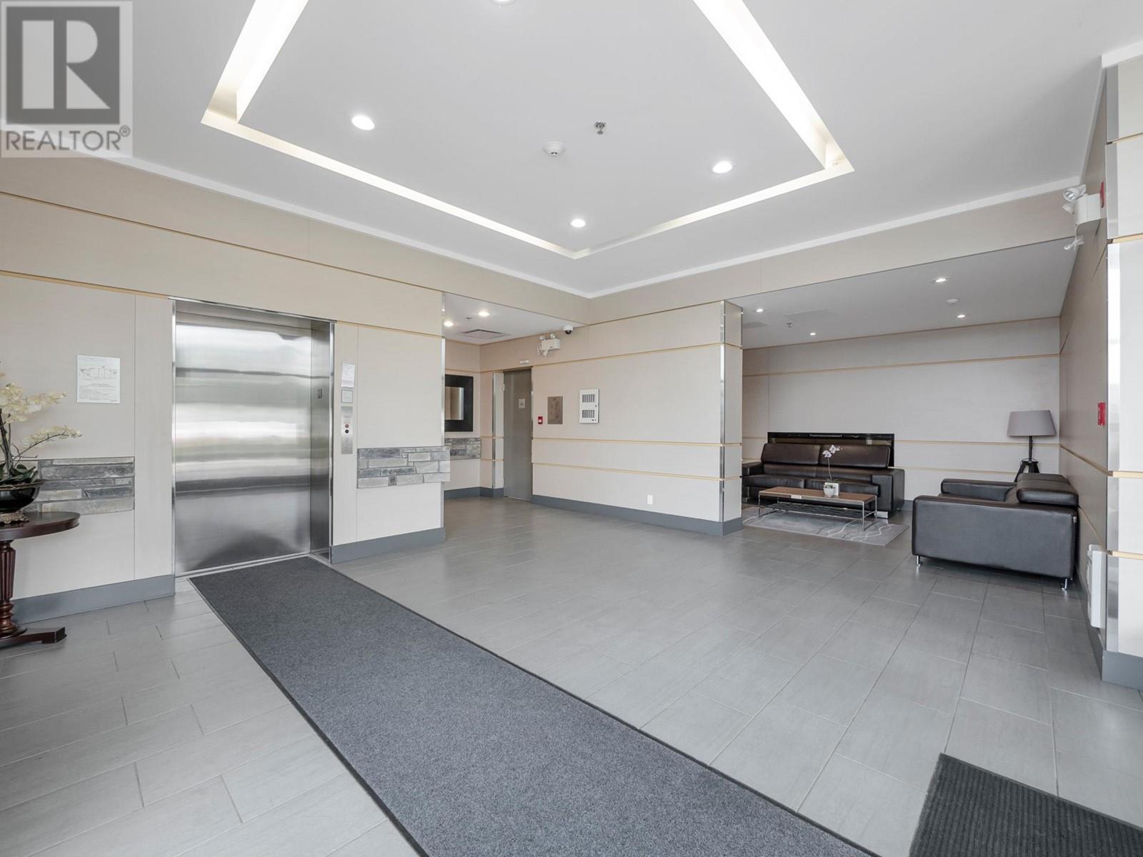 103 875 Gibsons Way, Gibsons, BC