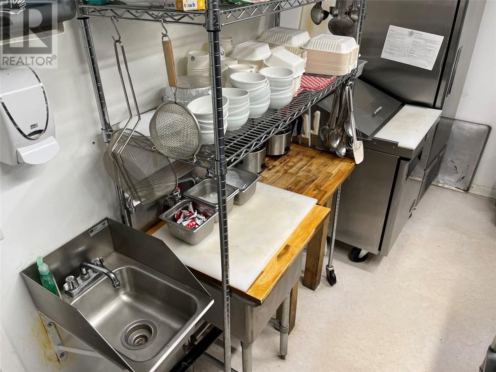 607 Eighth Avenue, Midway, BC