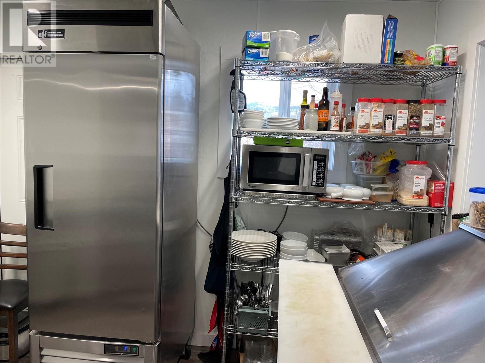 607 Eighth Avenue, Midway, BC