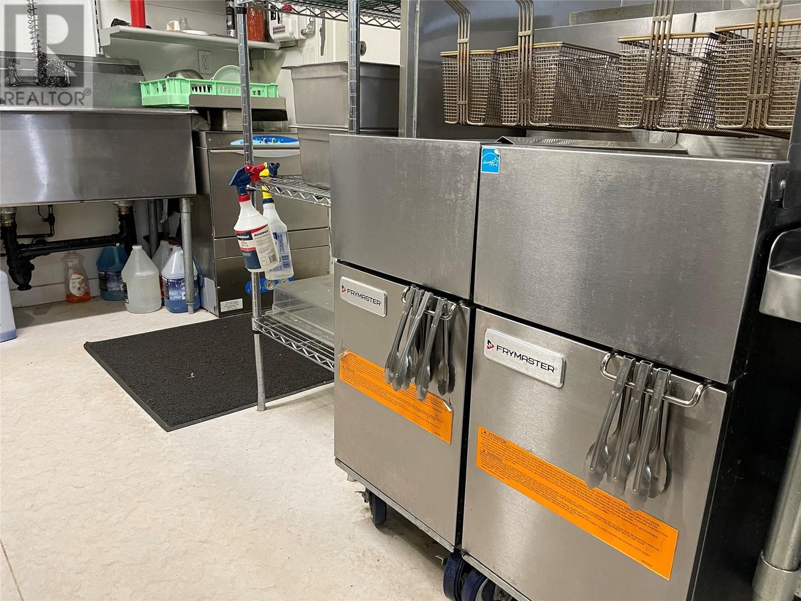 607 Eighth Avenue, Midway, BC