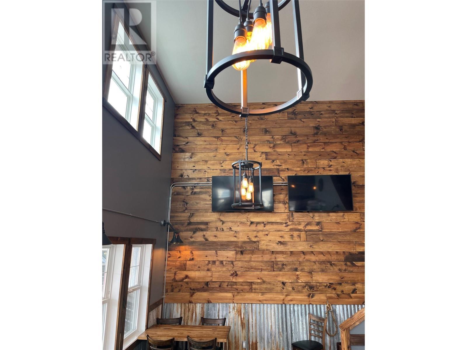 607 Eighth Avenue, Midway, BC