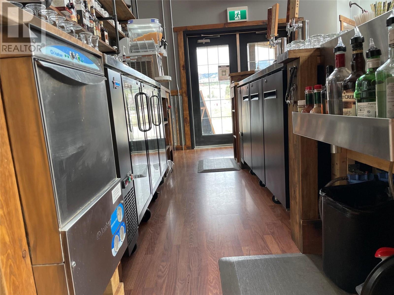 607 Eighth Avenue, Midway, BC