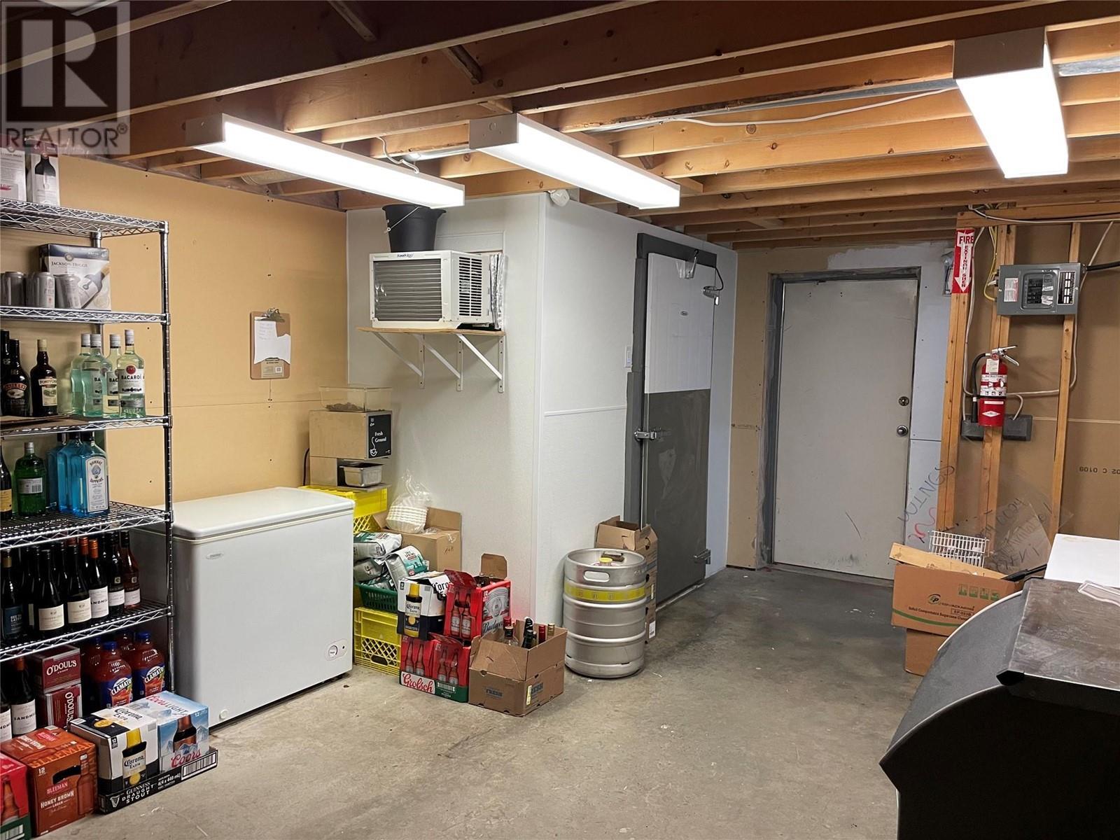 607 Eighth Avenue, Midway, BC