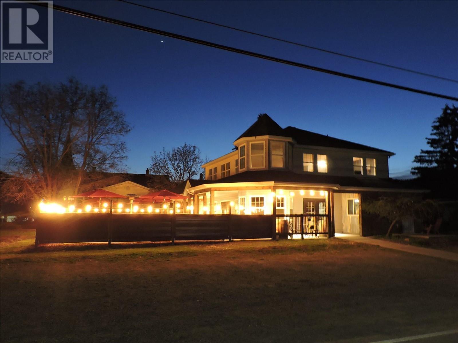 607 Eighth Avenue, Midway, BC