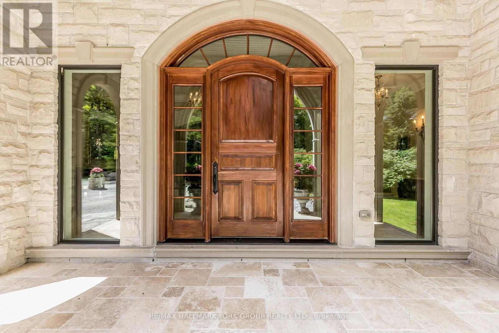 1865 Davis Drive W, King, ON -