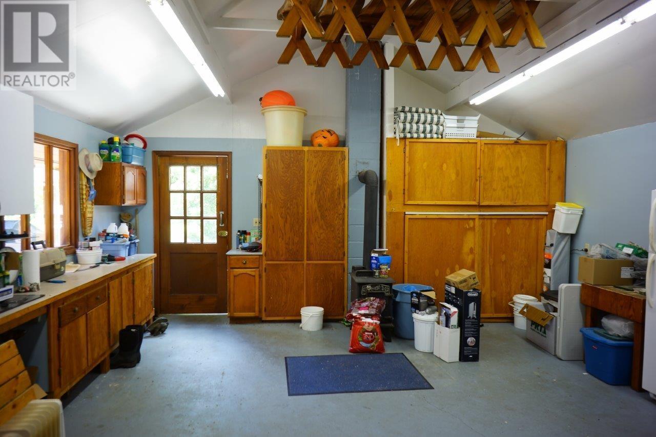 7047 Harrop-Procter Road, Harrop, BC - Indoor