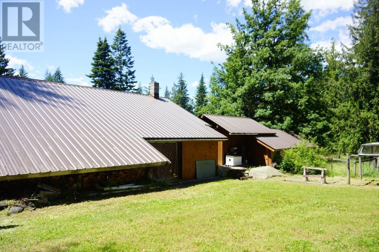 7047 Harrop-Procter Road, Harrop, BC - Outdoor