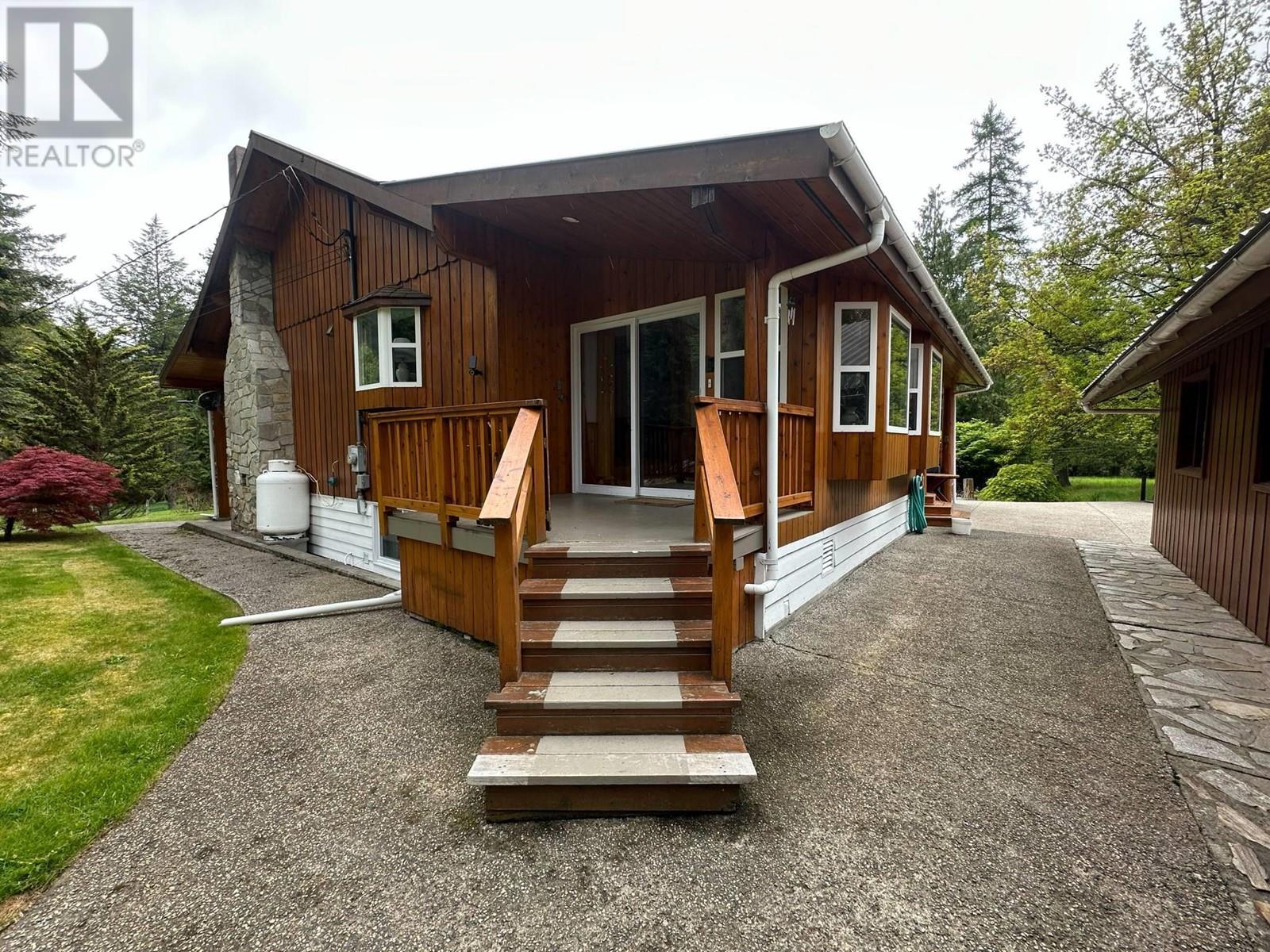 7047 Harrop-Procter Road, Harrop, BC - Outdoor With Exterior