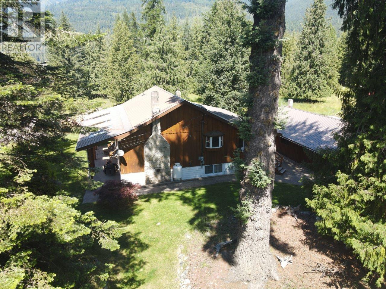 7047 Harrop-Procter Road, Harrop, BC - Outdoor