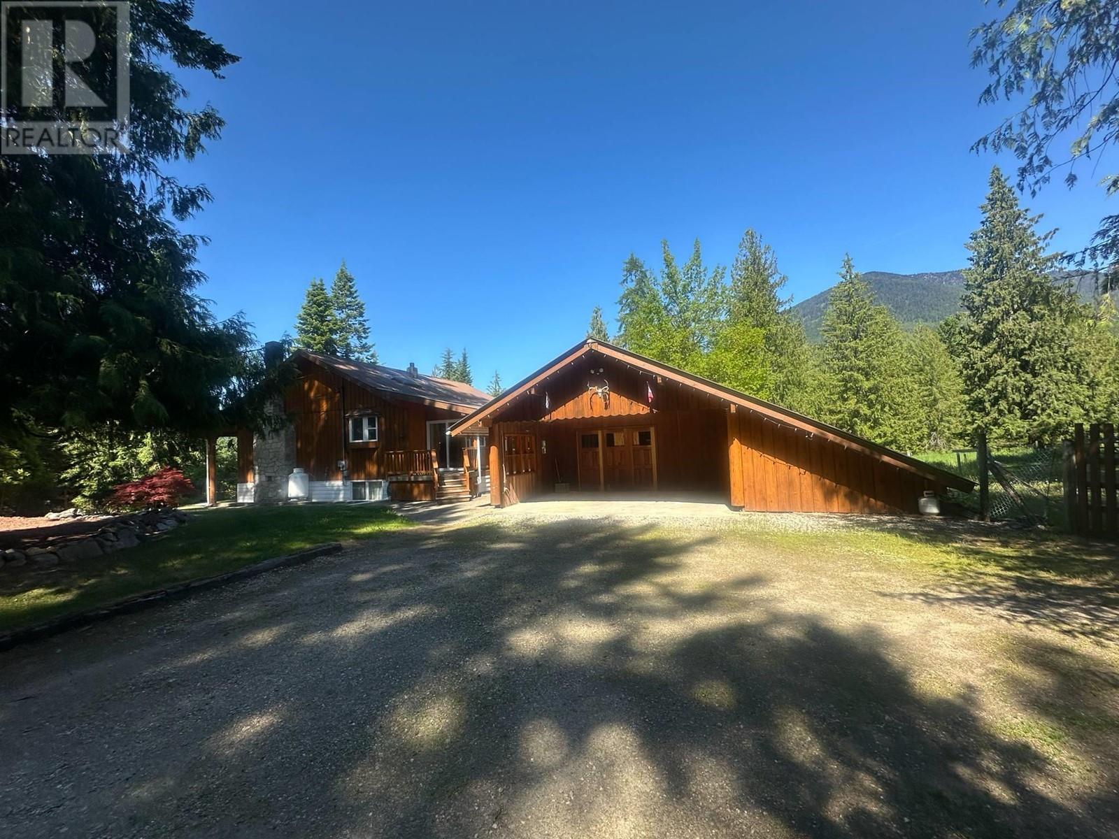 7047 Harrop-Procter Road, Harrop, BC - Outdoor