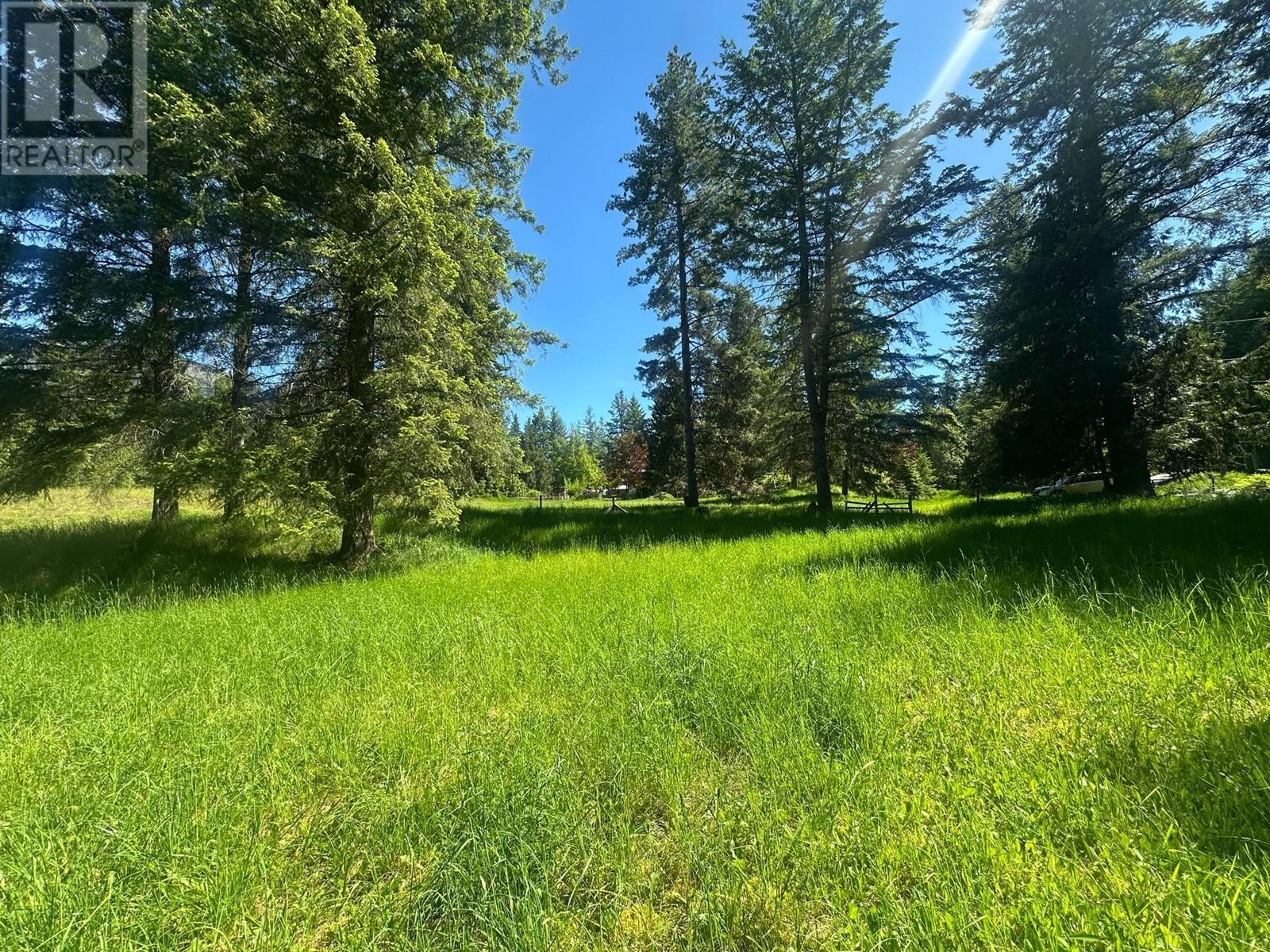 7047 Harrop-Procter Road, Harrop, BC - Outdoor