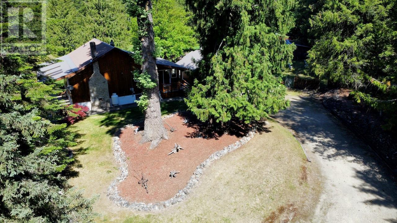7047 Harrop-Procter Road, Harrop, BC - Outdoor