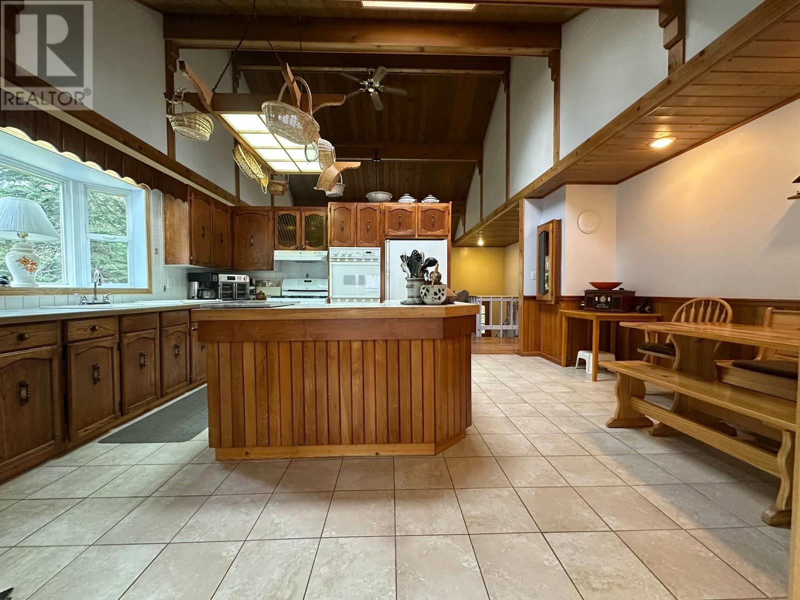 7047 Harrop-Procter Road, Harrop, BC - Indoor Photo Showing Kitchen