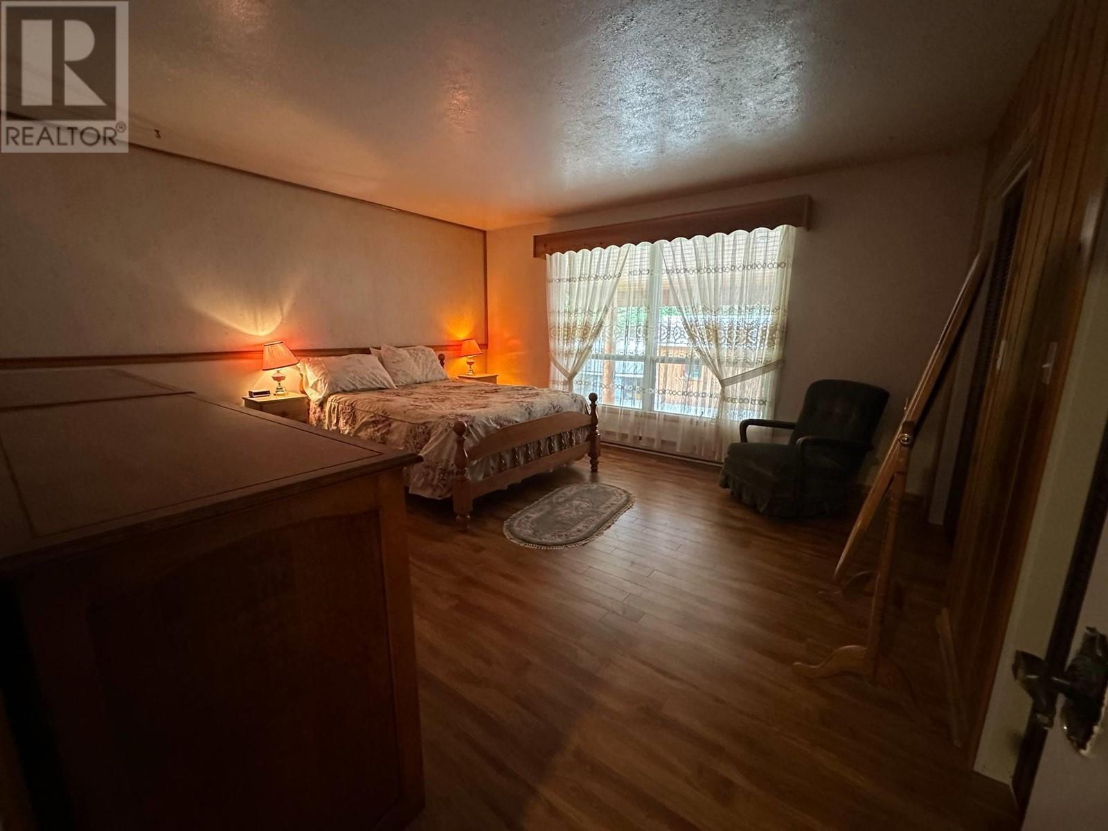 7047 Harrop-Procter Road, Harrop, BC - Indoor