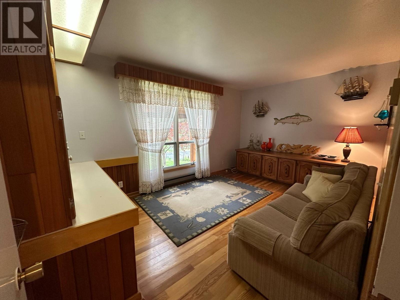 7047 Harrop-Procter Road, Harrop, BC - Indoor