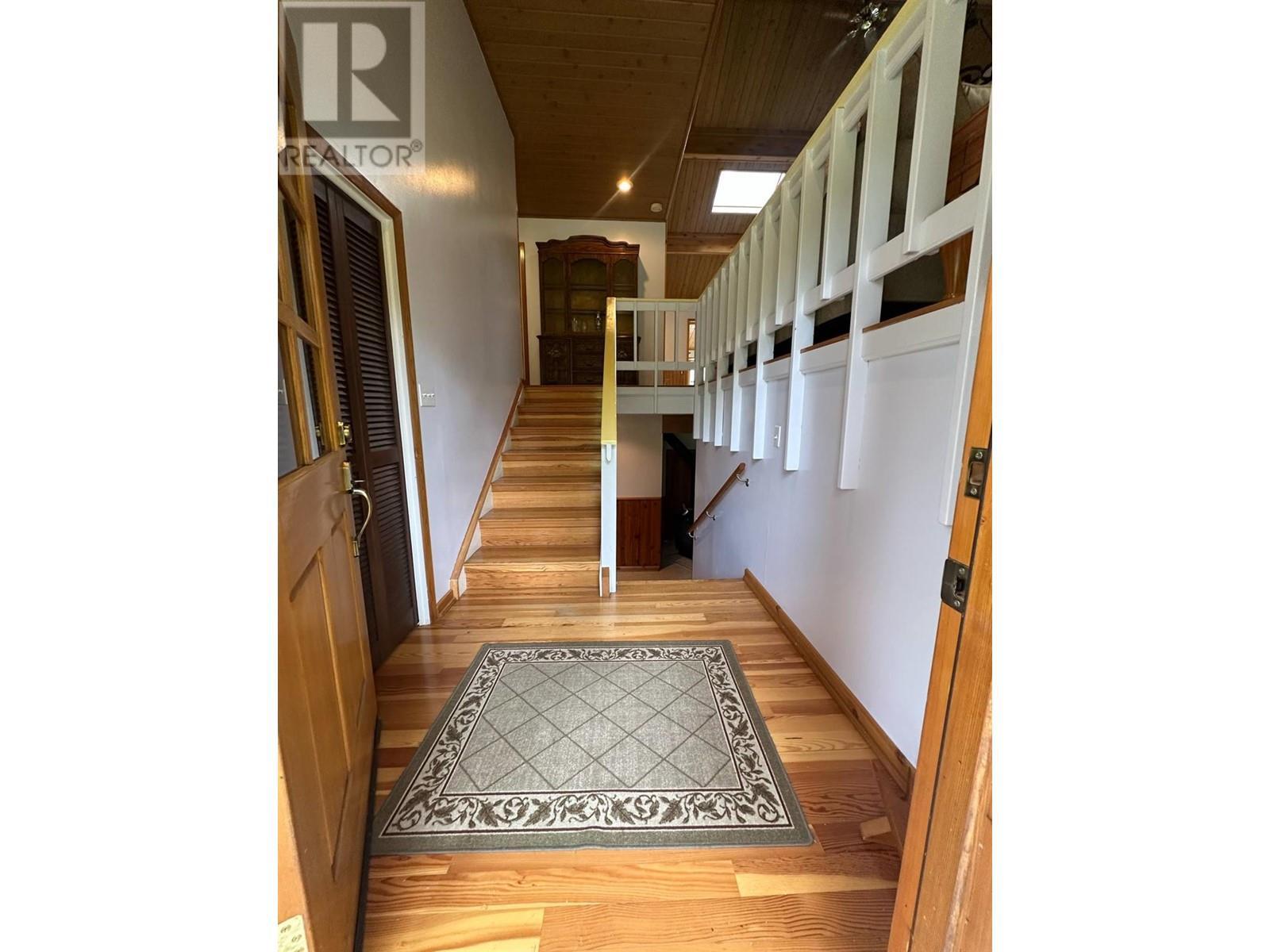 7047 Harrop-Procter Road, Harrop, BC - Indoor Photo Showing Other Room